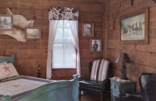 Palestine Bed & Breakfast | The Cowboy Room at The Ranch at Walston Springs; Breakfast Included