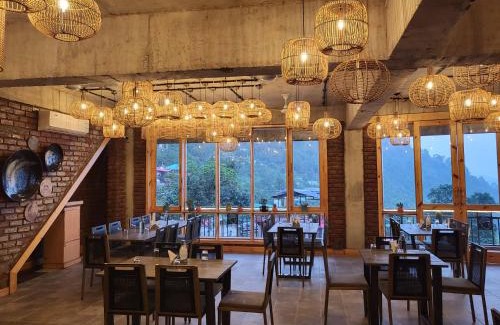 Naina Range Hotel | The Cozy Acorn Resort