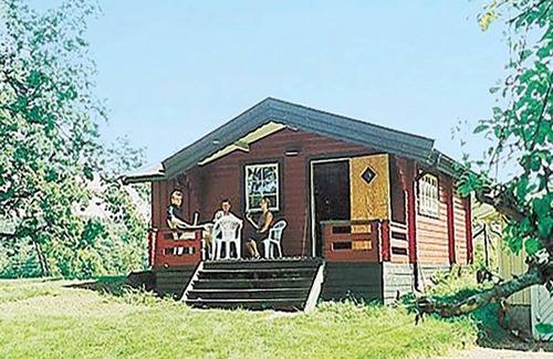 Alingsas House | The cozy cottage is located by the lake Mjörn, where you can swim and fish well.