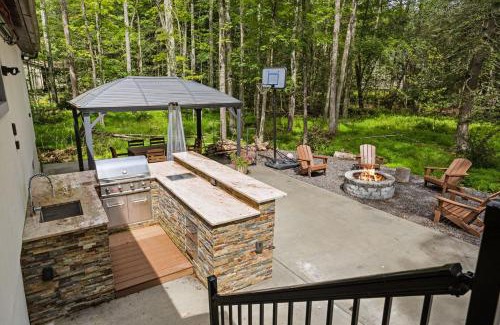 Pocono Lake House | The Cozy Cubhouse Perfect Couples Getaway