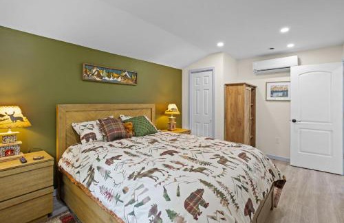 Pocono Lake House | The Cozy Cubhouse Perfect Couples Getaway