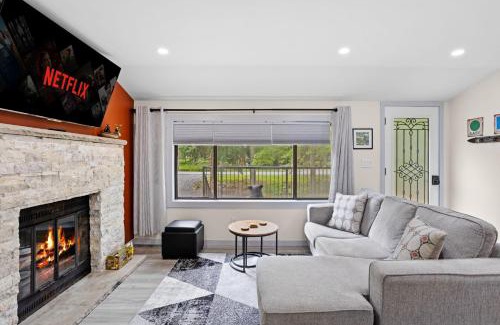 Pocono Lake House | The Cozy Cubhouse Perfect Couples Getaway