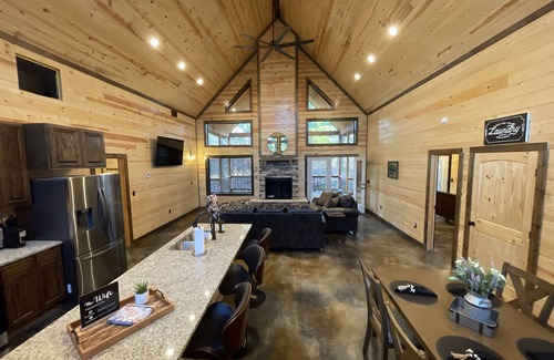 Broken Bow Cabin | The Cozy Endless Sunset Cabin is Nestled in Secluded Woods!