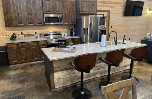 Broken Bow Cabin | The Cozy Endless Sunset Cabin is Nestled in Secluded Woods!