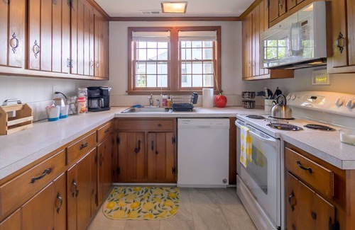 Surry House | The Cracker Jack House: A Military Salute & Arcade!