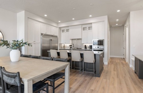 St. George House | The Crash Pad: Desert Color Lagoon + Beaches