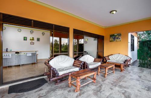 Kyesero Hotel | The Crested Crane Bwindi Hotel