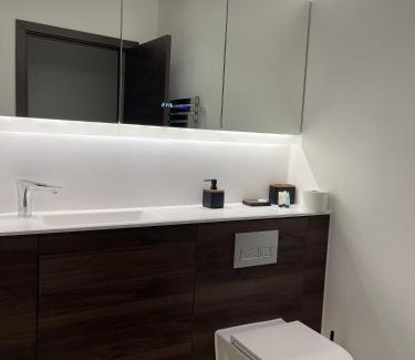 Harlow Apartment | The Crimsons, Edinburgh way Harlow