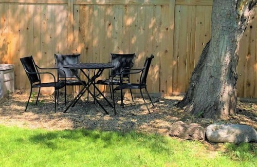 Depot Bench House | The Crofty Cottage Bench Charmer with private fenced yard