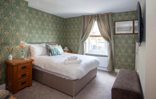 Poole Hotel | The Crown