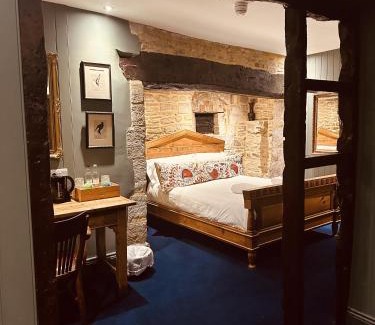 Shipton under Wychwood Hotel | The Crown at Shipton