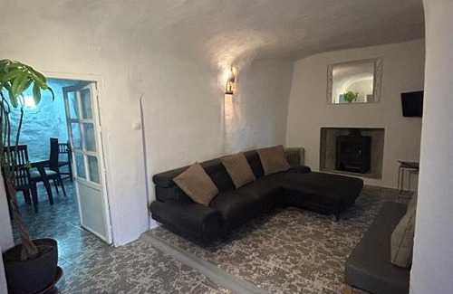 Zujar House | The Crystal Cave