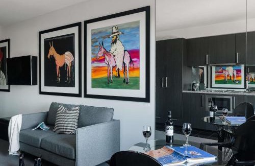 Prahran Hotel | The Cullen Melbourne - Art Series