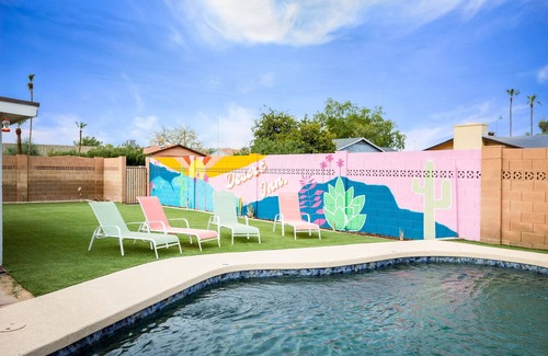 Tempe House | The Desert Inn - Centrally located home. 4BR with pool. Sleeps up to 10!