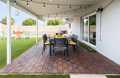 Tempe House | The Desert Inn - Centrally located home. 4BR with pool. Sleeps up to 10!