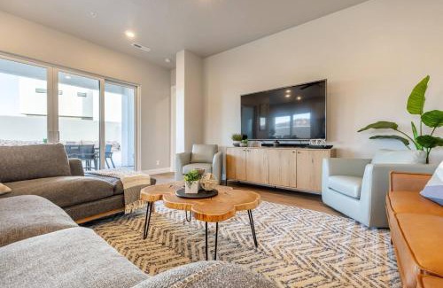 Washington House | The Desert Loft Pool & Spa Fire Pit Sleeps 20