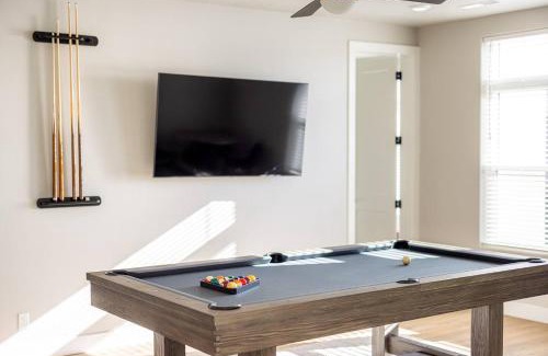Washington House | The Desert Loft Pool & Spa Fire Pit Sleeps 20