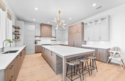 Holiday Isle House | The Destin Boathouse|Easy Beach Access|Private Pool on Canal with Dock Access