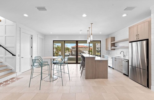 Holiday Isle House | The Destin Boathouse|Easy Beach Access|Private Pool on Canal with Dock Access