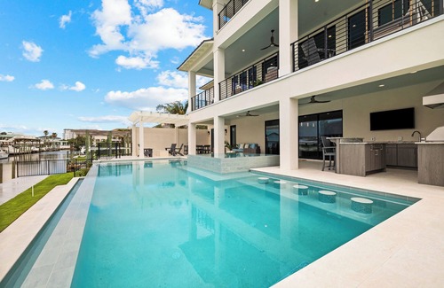 Holiday Isle House | The Destin Boathouse|Easy Beach Access|Private Pool on Canal with Dock Access