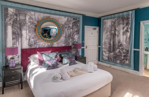 Bourton Hotel | The Dial House