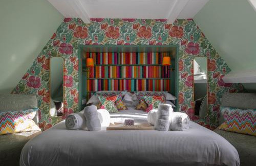 Bourton Hotel | The Dial House