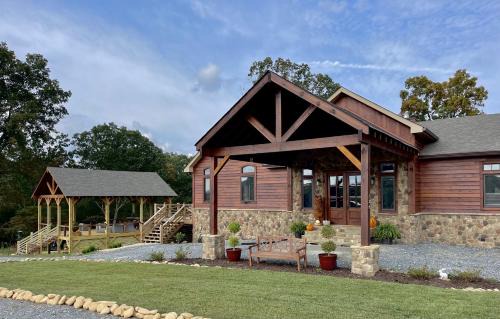 Blue Ridge Bed & Breakfast | The Dogwood Inn