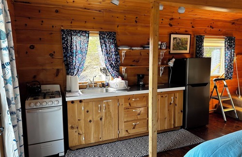 Seal Cove Cottage | The Doll House at Summer Winds with AC and WiFi in Seal Cove