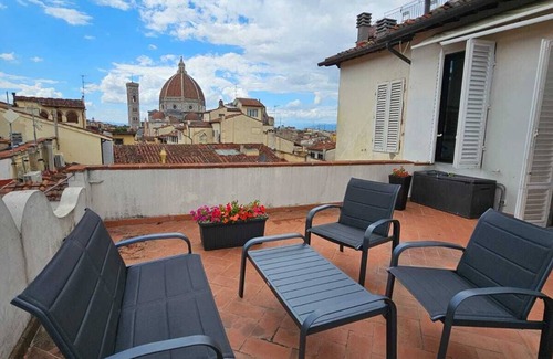 Sant' Ambrogio Apartment | The dome in the face