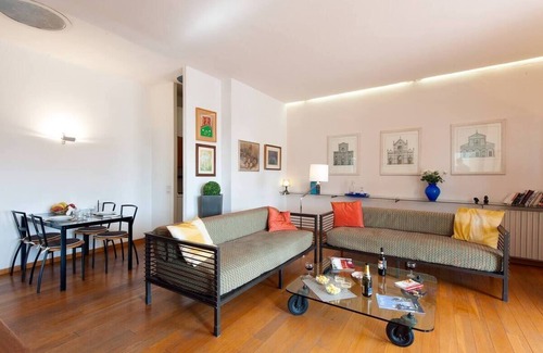 Sant' Ambrogio Apartment | The dome in the face