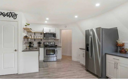North Shore Colony House | The Domes Near Lake Travis *Sleeps 14*