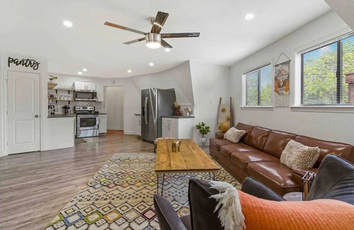 North Shore Colony House | The Domes Near Lake Travis *Sleeps 14*
