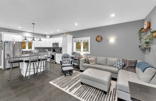 White Cloud House | The Dragon House @ Sandy Beach - Hot Tub! Nintendo Switch! Dragon Trail!