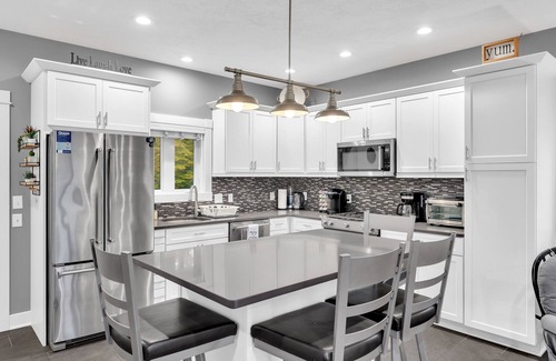 White Cloud House | The Dragon House @ Sandy Beach - Hot Tub! Nintendo Switch! Dragon Trail!