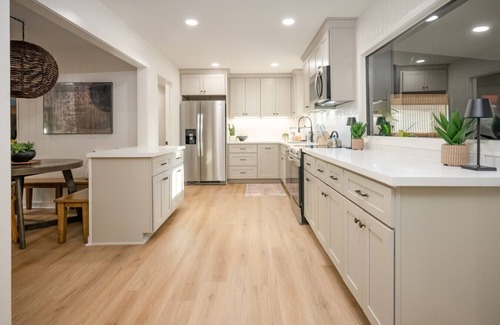 College Station House | The Dunn Right - Pool, Game Room, Yard Games, 1.5 Miles to TAMU