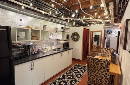 Mount Horeb House | The EarthHouse ~ Wall-to-wall unique style, Luxury Linens and Amazing Comfortn