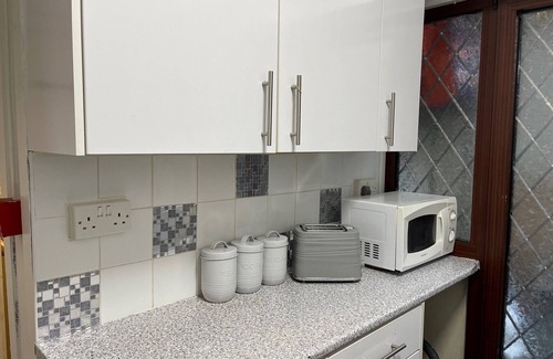 Eastbourne City Centre Apartment | "The Eastbourne" Pet Friendly Seafront Apartment