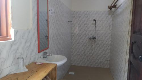 Kasese Cabin | The Elephant Home