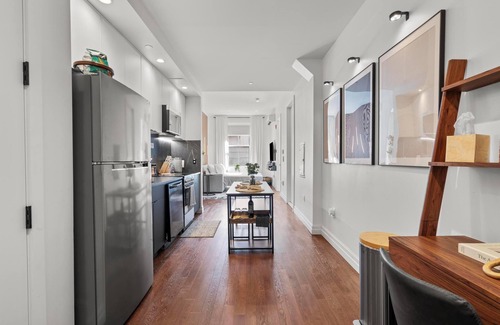 Downtown Apartment | The Elm - Retreat Near Yale, Parking, Gym, Downtown, Wooster Sq & Union Station