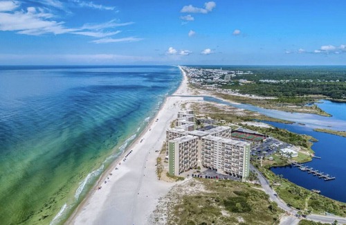 Sunnyside Apartment | The Emerald Edge - Pinnacle Port