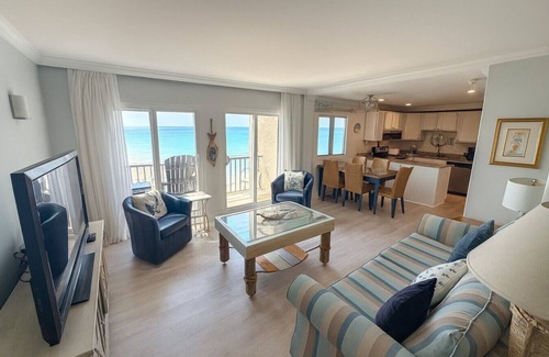 Sunnyside Apartment | The Emerald Edge - Pinnacle Port