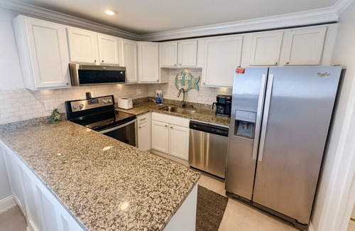 Sunnyside Apartment | The Emerald Edge - Pinnacle Port