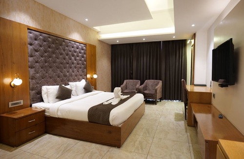 Bullawala Hotel | The Emerald Grand