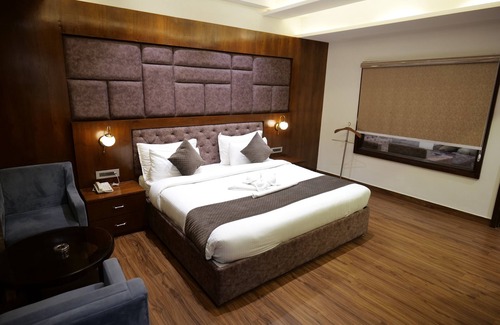 Bullawala Hotel | The Emerald Grand