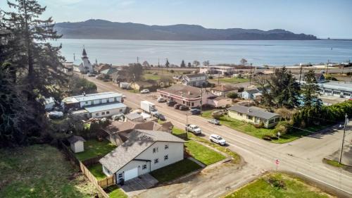 Bay City House | The Endless Summer - Meredith Lodging
