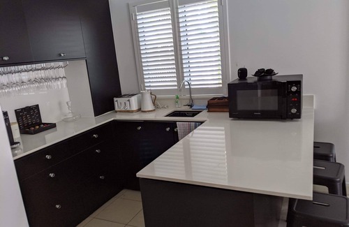 Palm Cove Resort | The Escape Luxury Apartment -2 Sleeps 5 people