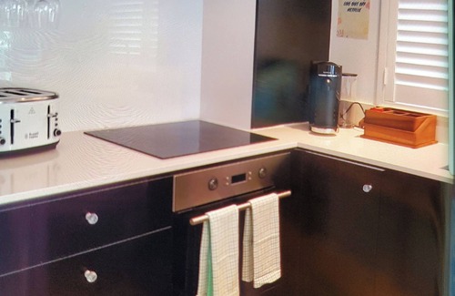 Palm Cove Resort | The Escape Luxury Apartment -2 Sleeps 5 people