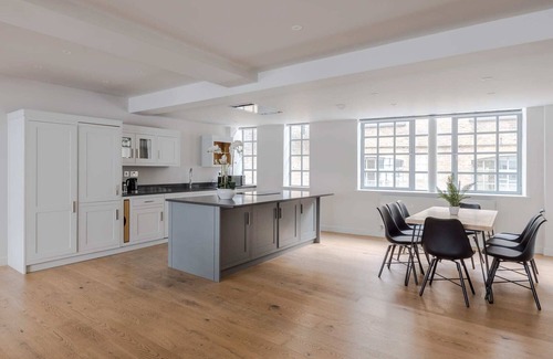 Clerkenwell Apartment | The Eyre Suite Five - Farringdon - by Frankie