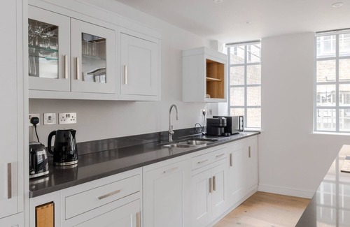 Clerkenwell Apartment | The Eyre Suite Five - Farringdon - by Frankie