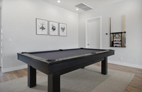 Washington House | The Fairway Retreat Private Pool & Spasleeps 30